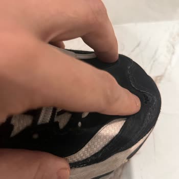Skechers D'lites The Biggest Fan Ayakkabısında Üretim Kusuru