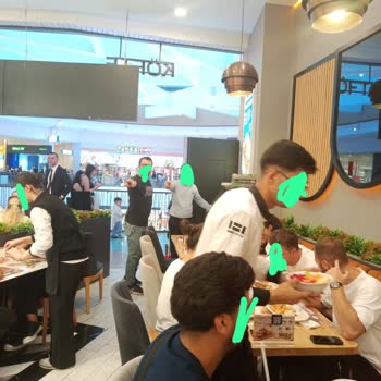 Bursa Kebap Evi'nde Garsonun Haksız Masaya Yer Değiştirmesi