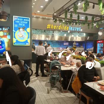 Bursa Kebap Evi'nde Garsonun Haksız Masaya Yer Değiştirmesi
