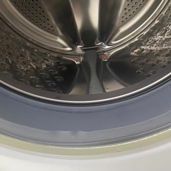 Samsung Çamaşır Makinesinde Kapak Lastiği Tel Çıktı Ve Su Kaçırıyor: Garanti Kapsamında Hızlı Çözüm Talebi