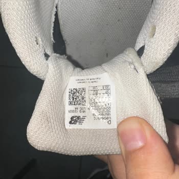 New Balance Günlük Ayakkabıda Kısa Sürede Topuk Yırtılması, Garanti Değişim Talebi