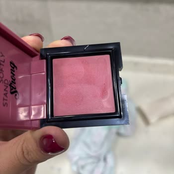 Rossmann Mağazasında Pastel Allığında Parmak İzleri: Hijyen İhlali Ve Güven Kaybı
