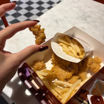 Popeyes Şubesinde Uzun Bekleme Ve Yetersiz Nugget Menüsü İçin Ücret İadesi Talebi
