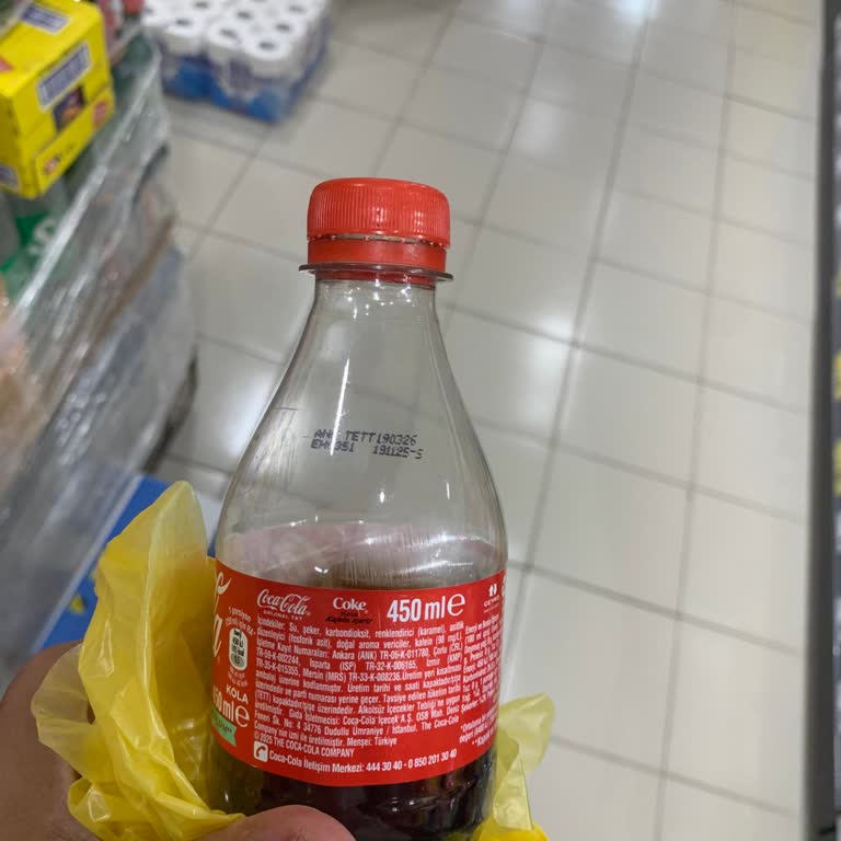 Şok Market Şubesinde 7 Ay Geçmiş Son Kullanma Tarihli Coca-Cola Satışı Sağlık Riski