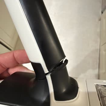 Shark Ninja Şarjlı Dikey Süpürge Tutma Yerinde Kırılma Ve Garanti Talebi
