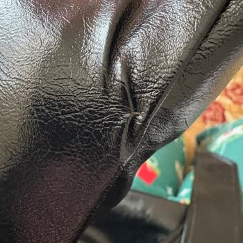 LCW Montta Kötü Koku Ve Kusurlu Dikiş, Canlı Destekte Çözüm Sunulmuyor