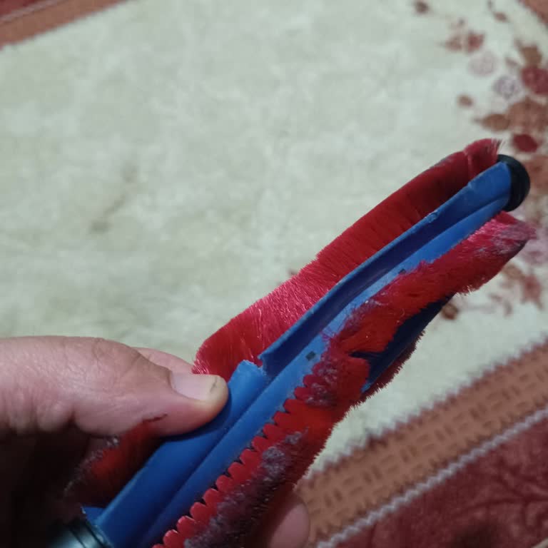 Dyson Spot+Scrub AI’nın Ani Fiyat Düşüşü Ve Deforme Fırça Sorunu