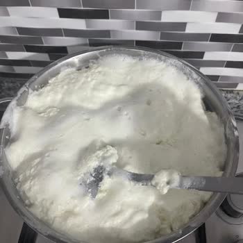Bozulmuş Çiğ Süt Satışı Ve Saygısız Çalışan Tutumu