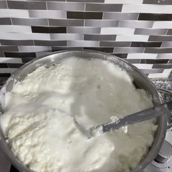 Bozulmuş Çiğ Süt Satışı Ve Saygısız Çalışan Tutumu