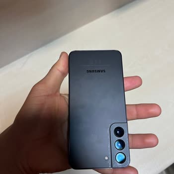Samsung Galaxy S22 Batarya Şişmesi: Ücretsiz Değişim Talebi