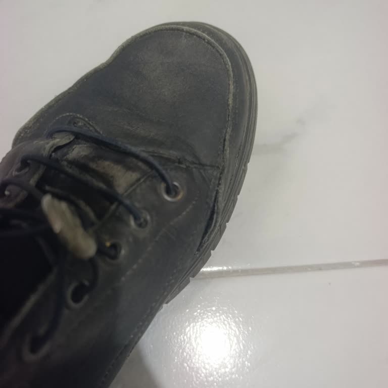 FLO Niğde Şubesinde Dockers Ayakkabısının Üst Açılması Garanti Talebi