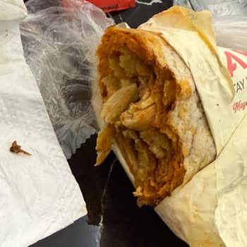 Maysos Döner Ürünün İçinden Tavuk Tırnağına Benzeyen Yabancı Bir Madde Çıkmıştır