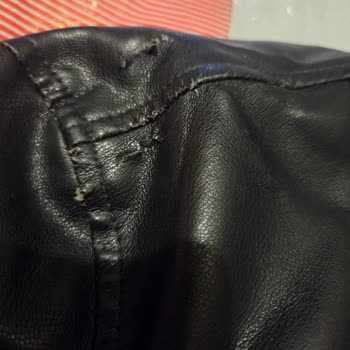 Gardrops Satıcısının Kusursuz Dediği Deri Ceket Kusurlu Gönderildi
