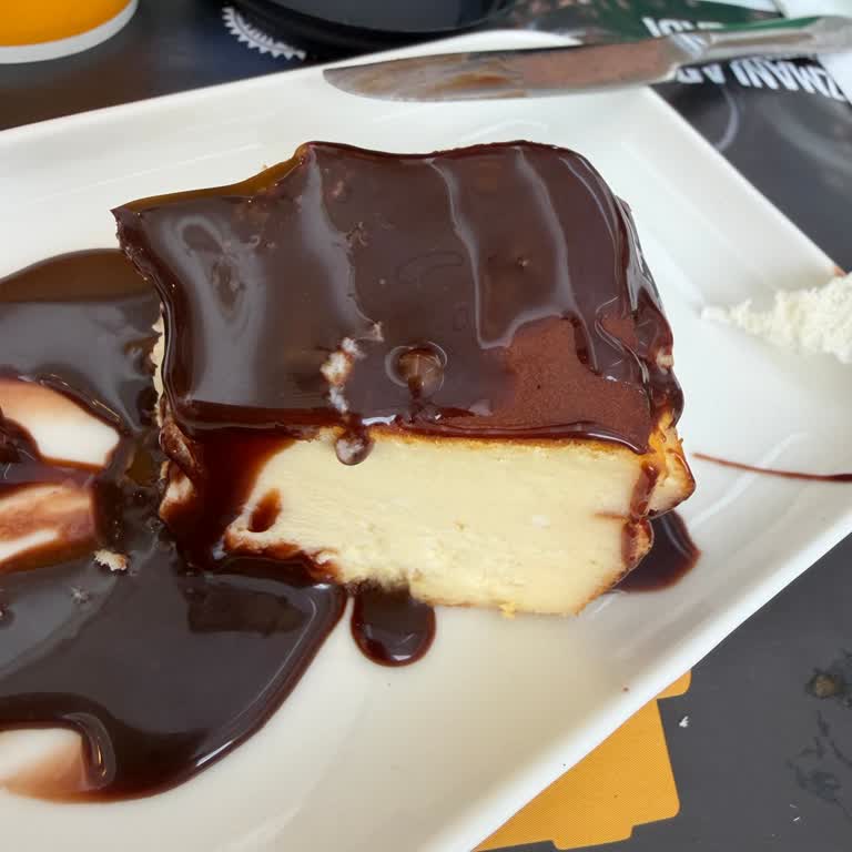 Bodrum Mc Cafe’de Yüksek Fiyatlı Küçük Cheesecake Dilimi