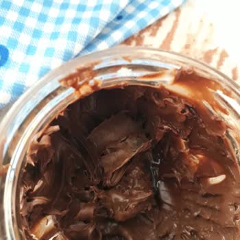 Nutella Kavanozunda Kurumuş Tabaka: Gıda Güvenliği Endişesi