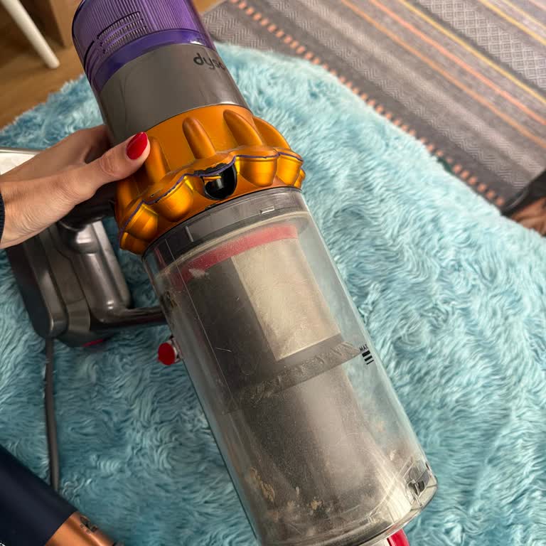 Dyson V15 Süpürgenin Dayanıksız Parçası Kırıldı, Ücretsiz Onarım Talebi