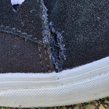 Vans Kadın Ayakkabısının Üç Kez Giyildikten Sonra Kumaşının Patlaması Ve Ücretsiz Değişim Talebi