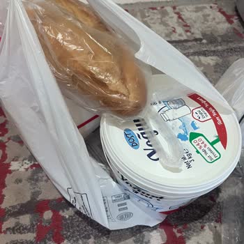 BİM’te Ücretli Poşet Kalitesi Düşmüş, Ürünler Yolda Saçılıyor