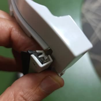 Garanti Kapsamındaki Ana Fırça Kapağı Kırıldı, Ücretsiz Değişim Reddi