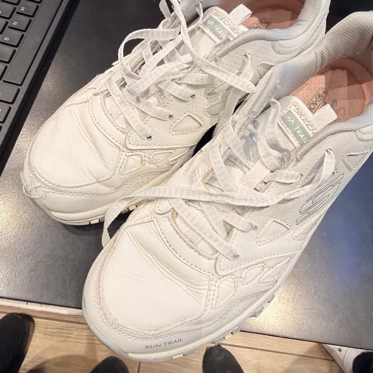 Skechers Hillcrest Ayakkabısında Kısa Sürede Dikiş Atması Üretim Hatası Şikayeti