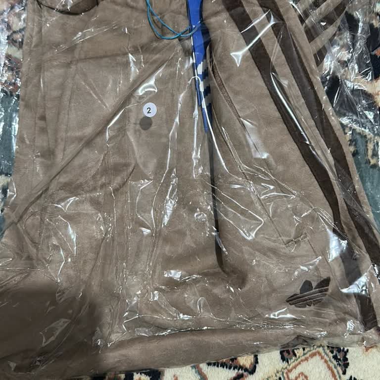 Krem Süet Adidas Eşofman Yerine Kahverengi Ürün Gönderildi Ve İletişim Sağlanmadı
