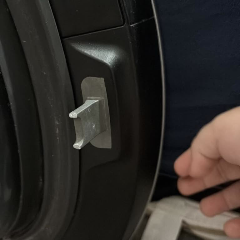 Siemens Kurutma Makinesi Kapak Kırığı Garanti Reddi Ve 7.600 TL Servis Ücreti Talebi