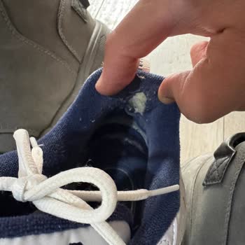 Nike Air Monarch Ayakkabısında İç Astar Yırtılması Ve Değişim Talebi