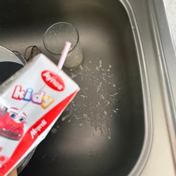 Aynes Çilekli Süt Bozuk Çıktı BİM Raflarında Çocuk Sağlığı Tehlikede