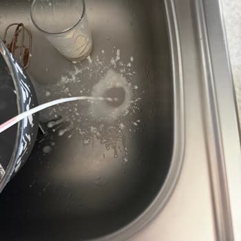 Aynes Çilekli Süt Bozuk Çıktı BİM Raflarında Çocuk Sağlığı Tehlikede
