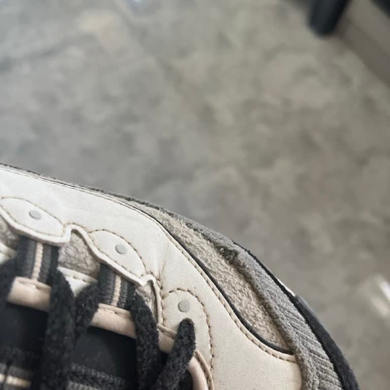 Skechers D'Lites Modelinde Dikiş Açılma Şikayeti Ve Değişim Talebi