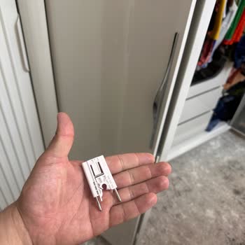 İstikbal Gardırop Kapak Parçasının Kırılması Ve Servis Randevu Sorunu
