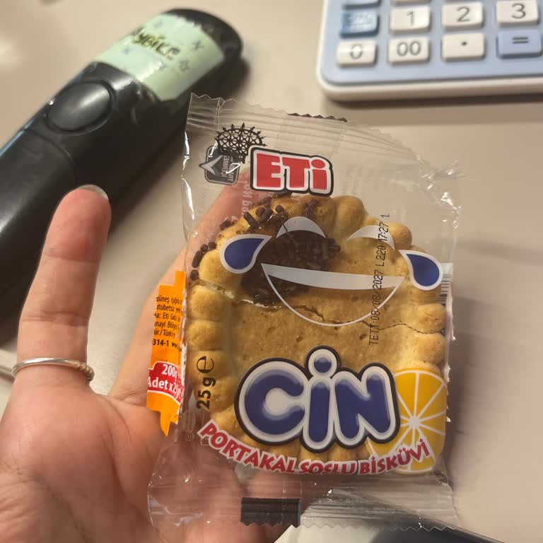 Eti Cin Paketi Ortasındaki Portakal Sosu Boş