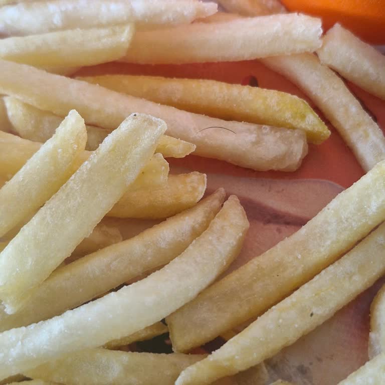 Popeyes Gemlik Şubesinde Patateslerde Kıl Bulunması Ve Soğuk Bayat Menü Şikayeti