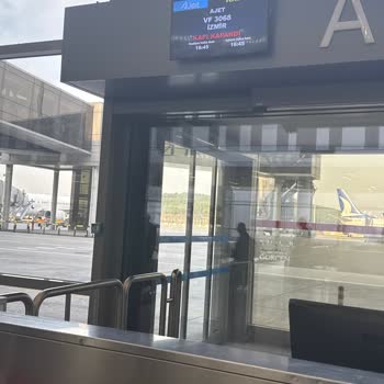 Ajet Uçuş Kapısının Erken Kapanması Sonrası Yardımsız Kalan Yolcular