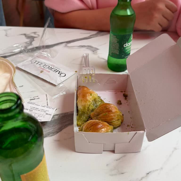 Ömer Güllüoğlu Baklava Havalimanı Baklavası İçin 340 TL Fiyatı Aşırı Yüksek