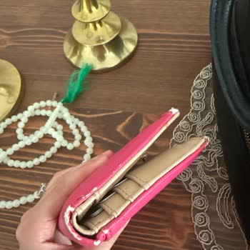 Guess Cüzdanının Hızlı Aşınması Ve Parçalanması Nedeniyle Değişim Talebi