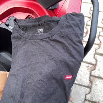 Levi's  Ve Helly Hansen Ürünlerinde Renk Sorunu, Küçük Beden Ve Mağaza Personelinin Saygısız Tutumu