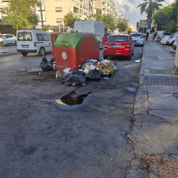 Karşıyaka'da Çöp Birikimi ve Temizlik Sorunu
