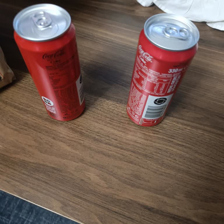 Burger King Şubesinden 2 Litrelik Kola Yerine İki Teneke Kola Geldi, Cevap Yok