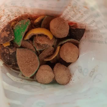 Şok Markette Deforme Olmuş Ve Tüketilemez Cookie Dough M&M’s Ürünleri