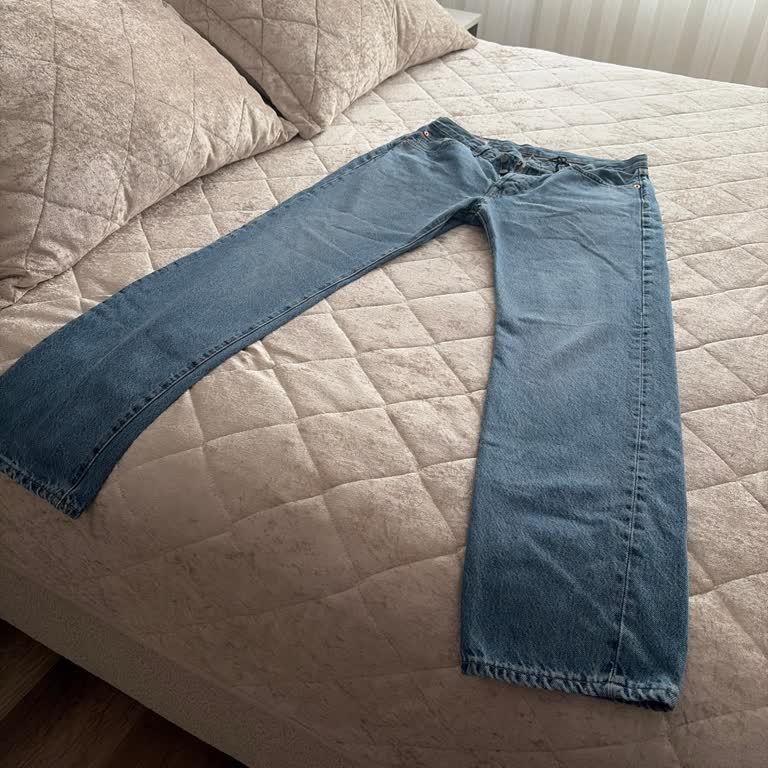 Levi’s Pantolon Üretim Hatası İçin Kargo Ücreti Müşteriden Talep Ediliyor