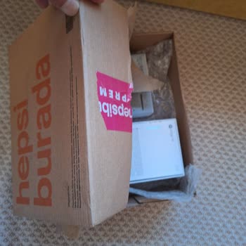 Açılmış Kutu Ve Bozuk Güvenlik Bandı İle Gelen Motorola Telefon