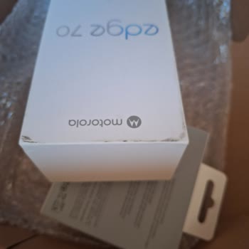 Açılmış Kutu Ve Bozuk Güvenlik Bandı İle Gelen Motorola Telefon