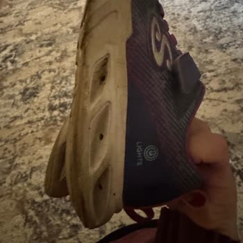 Skechers Işıklı Ayakkabının Işıkları 5 Ayda Bozuldu, Üretim Hatası Olarak Değişim Talebi
