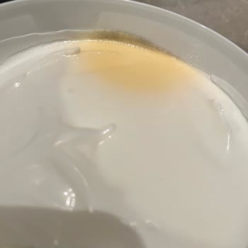 Sütaş Süzme Yoğurtta Son Kullanma Tarihine Rağmen Küflenme Ve Sararma Sorunu