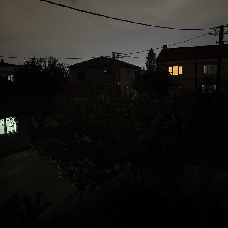 Sokak Lambaları Yanmıyor, Güvenlik Riski Oluşturuyor