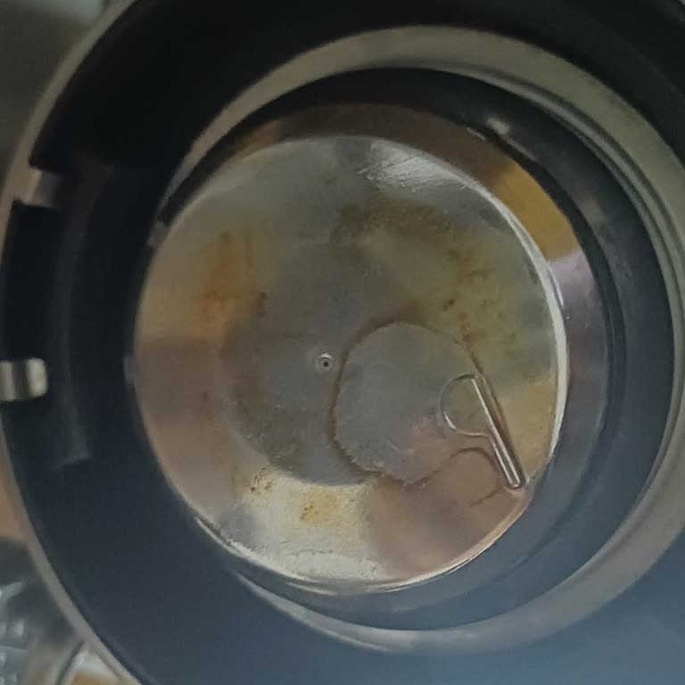 De'Longhi Dedica Espresso Makinesinde Portafiltre Sepeti Su Çıkışına Sıkışıyor
