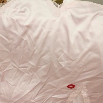 Victoria's Secret'ten Gelen Gecelik Kırışık Ve Özensiz