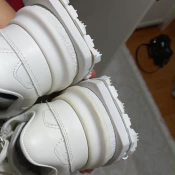 Lacoste Kadın Sneaker’da Renk Sapması Ve Hızlı Değişim Talebi
