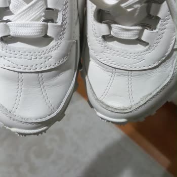Lacoste Kadın Sneaker’da Renk Sapması Ve Hızlı Değişim Talebi